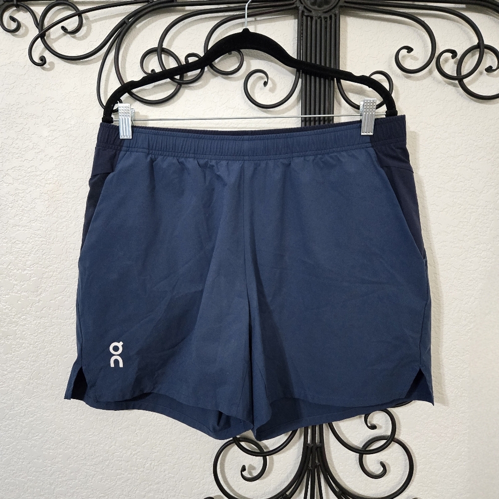 ON CLOUD Running Essential Shorts | L‎
